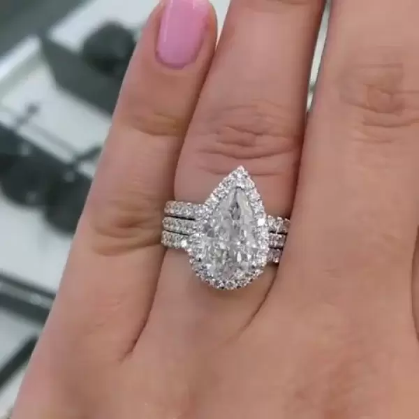 2ct Pear Cut White Sapphire 3pcs Bridal Set