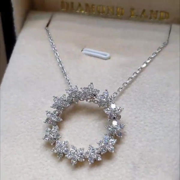 Flower Design Circle Pendant Necklace