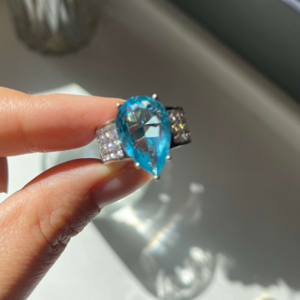6ct Wide Shank Pear Cut Aquamarine Ring