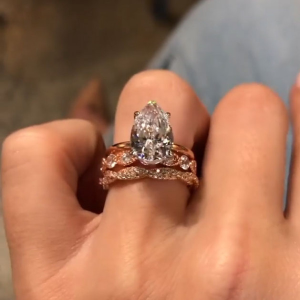 3.25ct Pear Cut White Sapphire 3pcs Bridal Set in Rose Gold