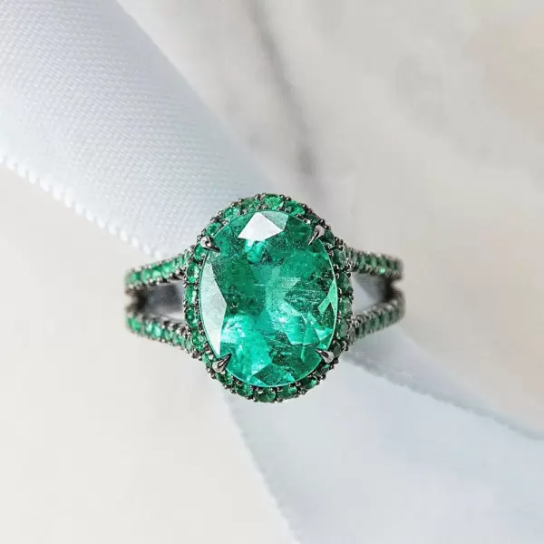 2ct Oval Cut Emerald Engagement Ring