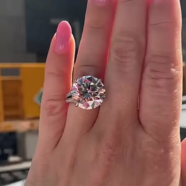 Stunning 5ct Classic Round Brilliant Cut White Sapphire Ring