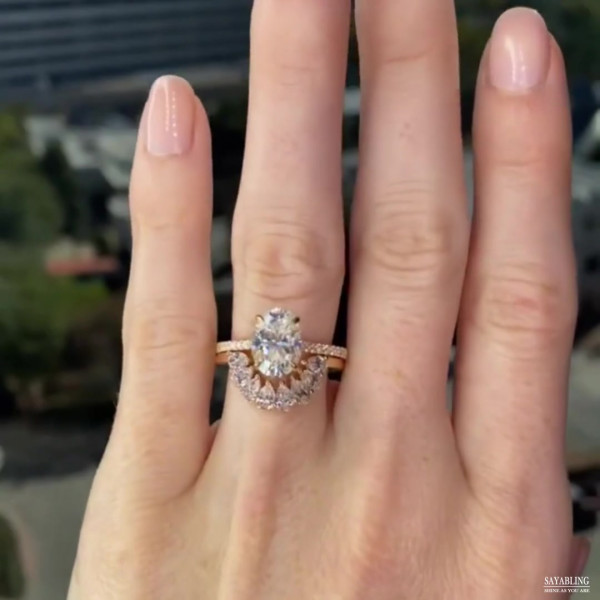 4ct Oval Cut White Sapphire 2pcs Bridal Set in Rose Gold