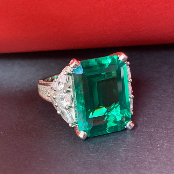 15ct Emerald Cut Emerald Three-Side Vintage Cocktail Ring