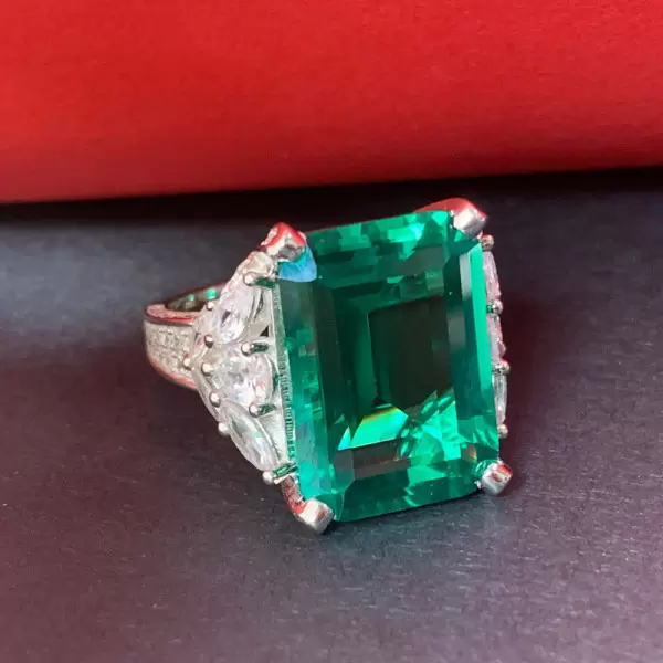 15ct Emerald Cut Emerald Three-Side Vintage Cocktail Ring