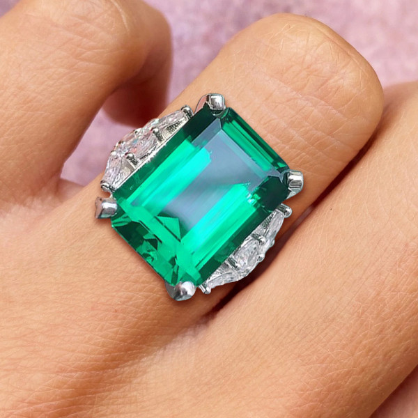 15ct Emerald Cut Emerald Three-Side Vintage Cocktail Ring