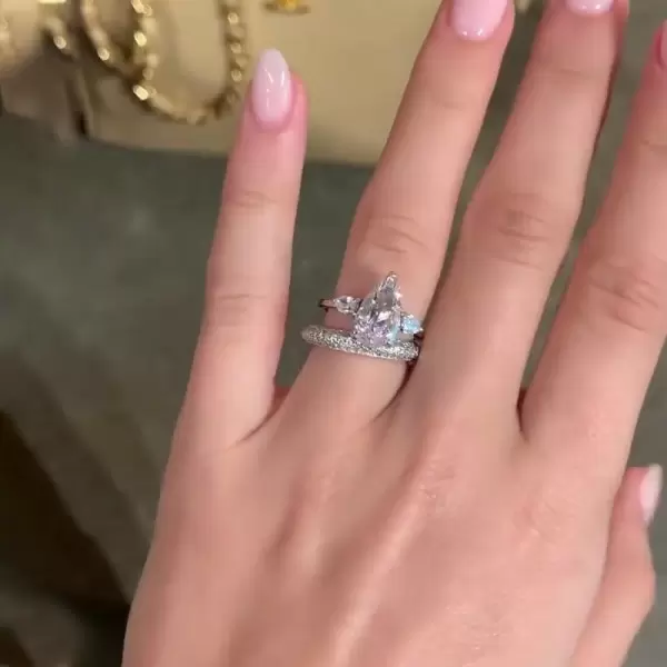 4ct Pear Cut White Sapphire 2pcs Bridal Set