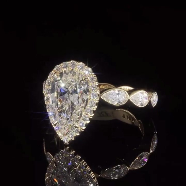  4ct Bezel Setting Pear Cut Engagement Ring in Gold