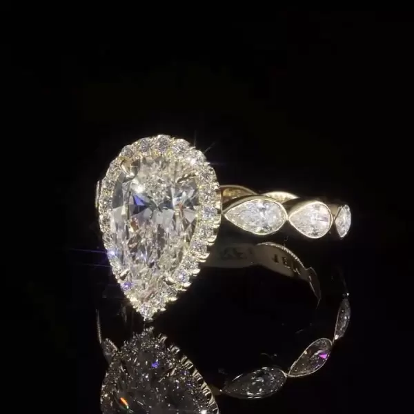  4ct Bezel Setting Pear Cut Engagement Ring in Gold