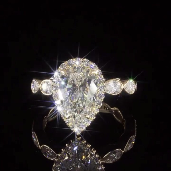  4ct Bezel Setting Pear Cut Engagement Ring in Gold