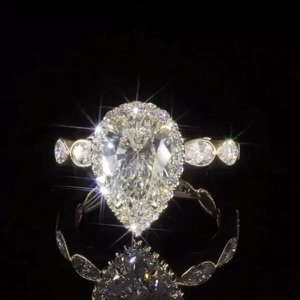  4ct Bezel Setting Pear Cut Engagement Ring in Gold