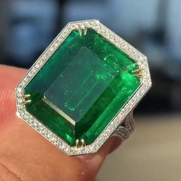 15ct Emerald Vintage Halo Cocktail Ring