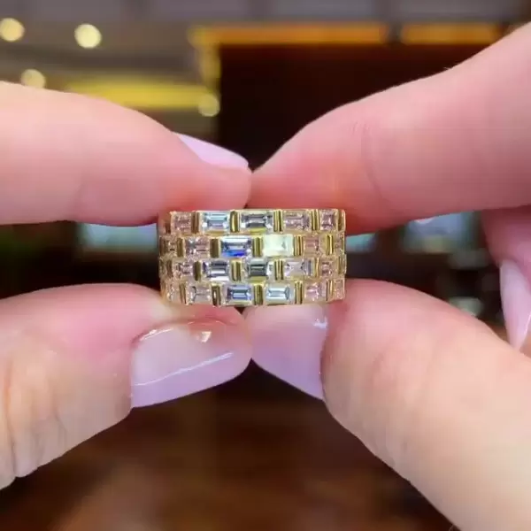 White sapphire baguette ring top