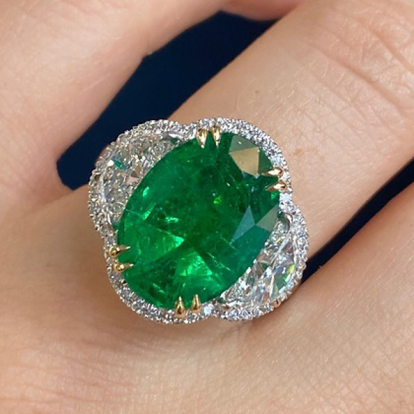 7.5ct Oval Cut Emerald Two Tone Engagement Ring