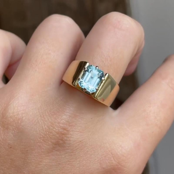 2.5ct Simple Classic Emerald Cut Aquamarine Engagement Ring