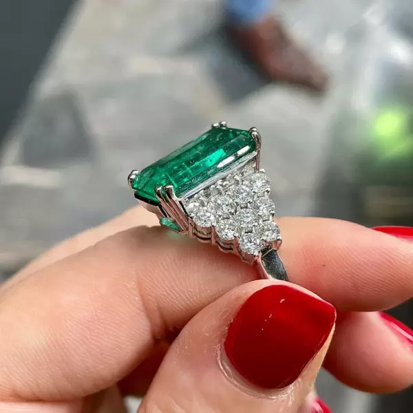 Emerald cluster engagement clearance ring