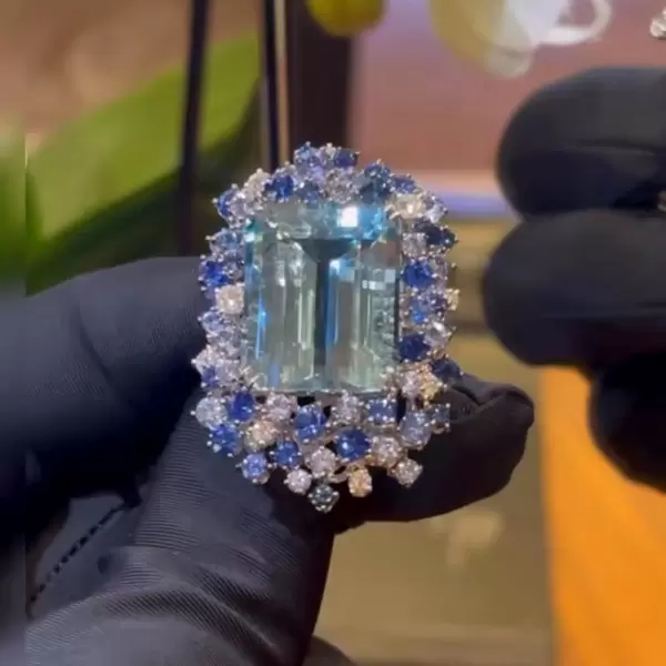 14ct Emerald Cut Aquamarine Cluster Cocktail Ring