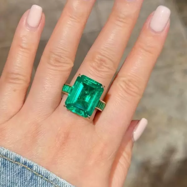 18ct Emerald Cut Channel-Set Eternity Emerald Cocktail Ring