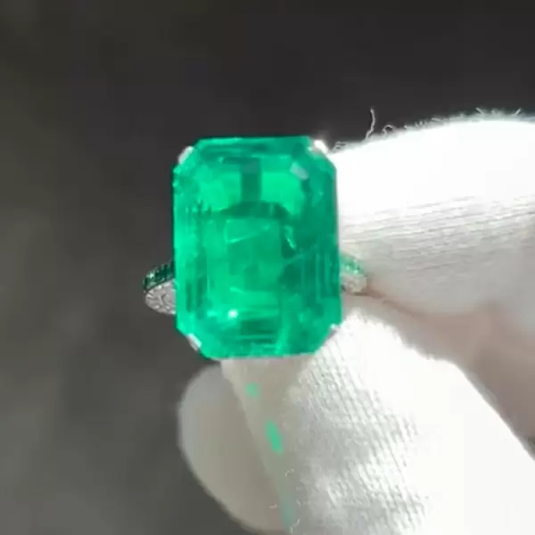 14ct Emerald Cut Three-sided Pave Emerald Engagement Ring
