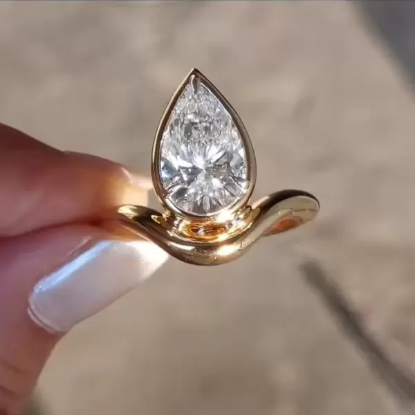 3ct Pear Cut Curved Shank Modern Simple Engagement Ring