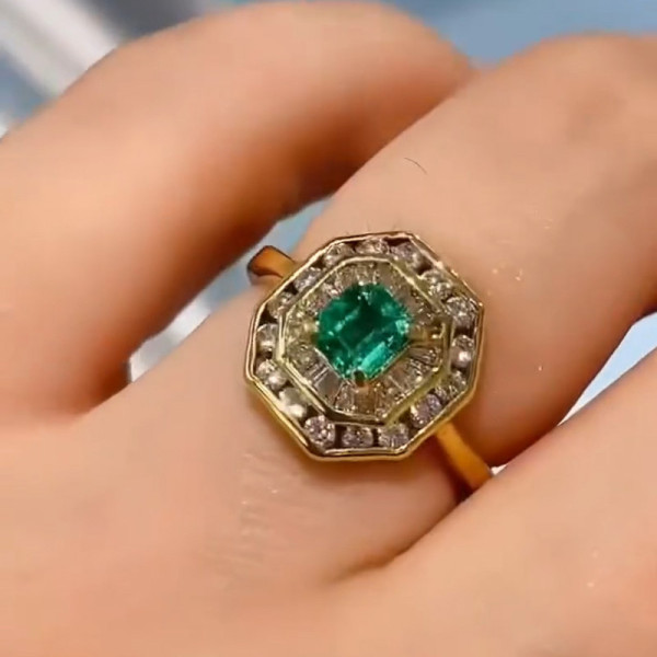 1.2ct Emerald Vintage Halo Dainty Engagement Ring