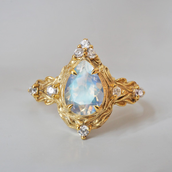 1.2ct Pear Cut Moonstone Vintage Cocktail ring