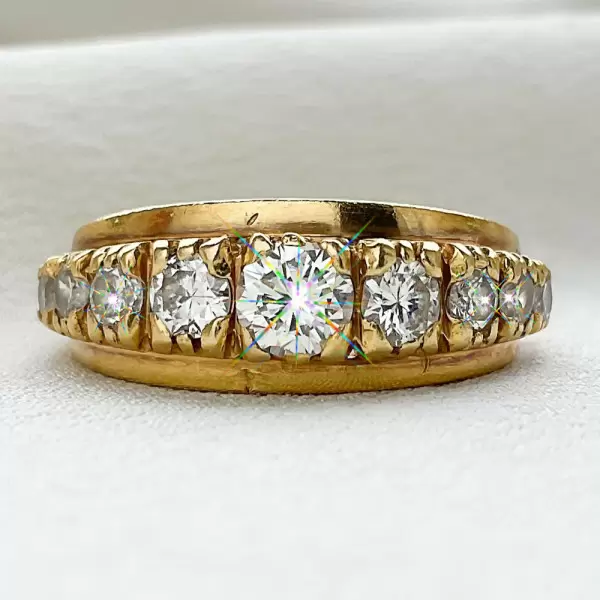 2.5ctw Graduating Round Cut Vintage Wedding Band