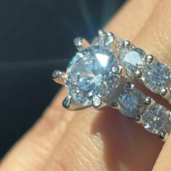 1.5ct Round Cut White Sapphire 2pcs Bridal Set