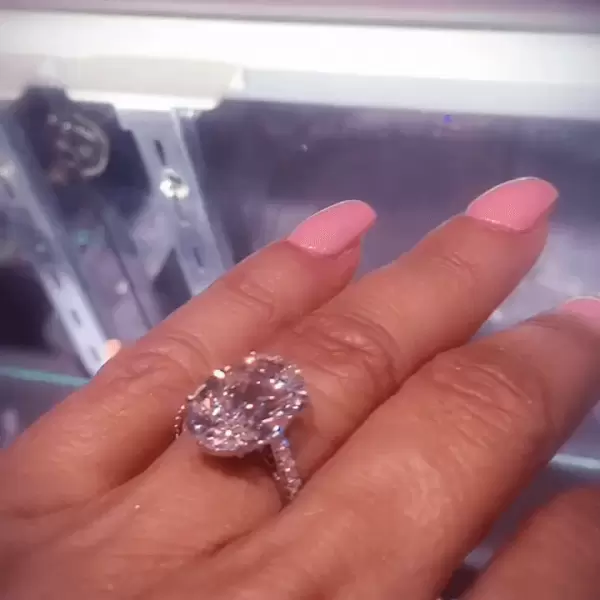Oval Cut Engagement Ring