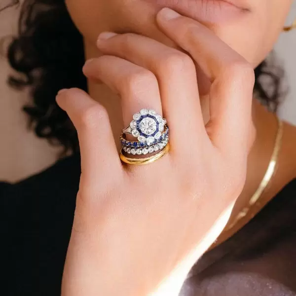 2.2 CT Round Cut Halo Sapphire Engagement Ring