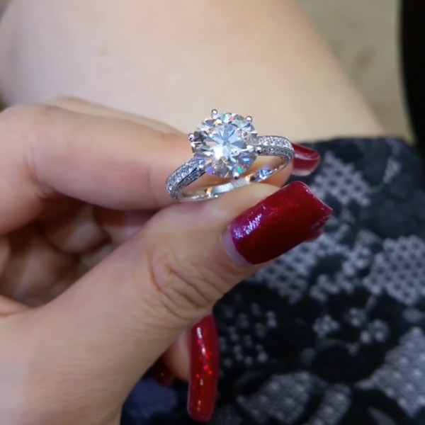 2CT Classic Round Brilliant Engagement Ring