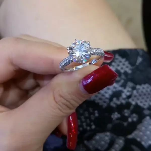 2CT Classic Round Brilliant Engagement Ring