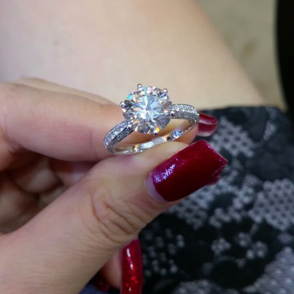 2CT Classic Round Brilliant Engagement Ring