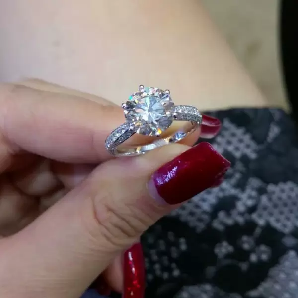 2CT Classic Round Brilliant Engagement Ring