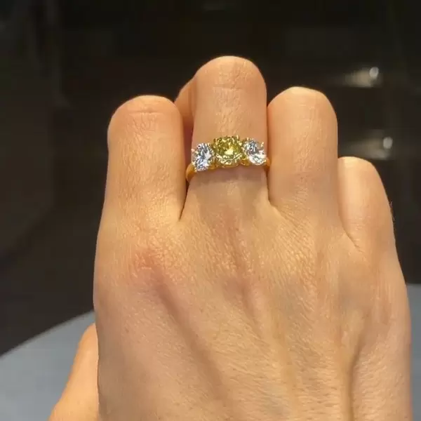 1.8ct Three-Stone Round Cut Wedding Band