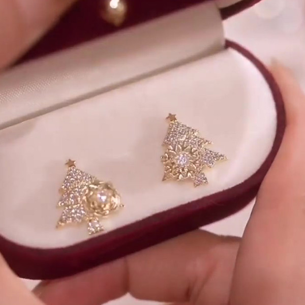 0.85ct White Sapphire Christmas Tree Stud Earrings in Gold