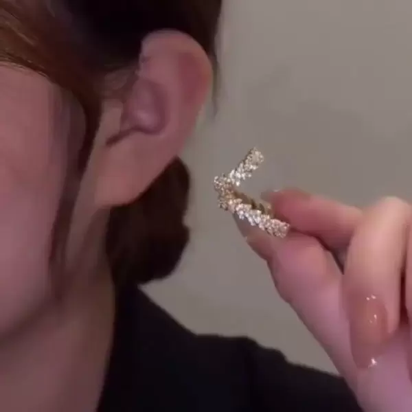 3.95ct Round Cut White Sapphire Clip Earrings in Gold