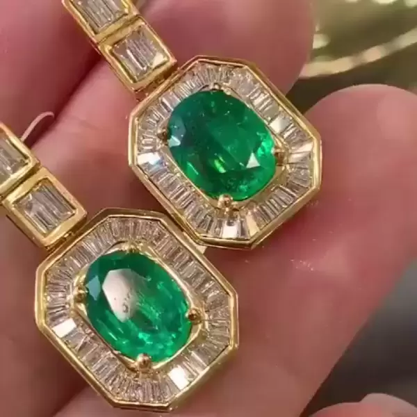 Oval cut Emerald Green Drop Earrings