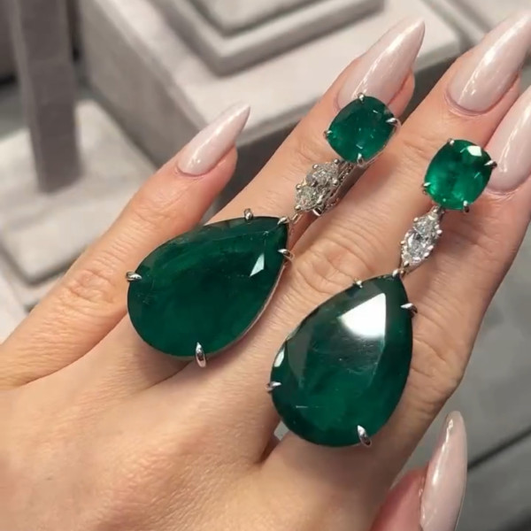 32ctw Pear Cut Emerald Classic Drop Earrings