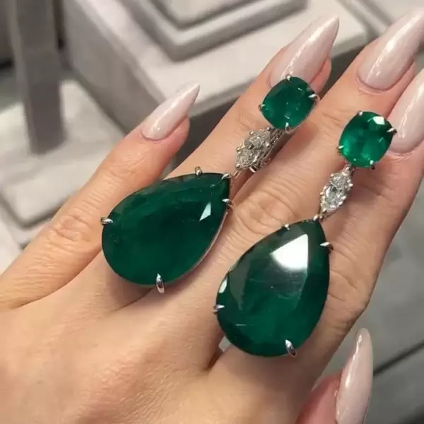 32ctw Pear Cut Emerald Classic Drop Earrings