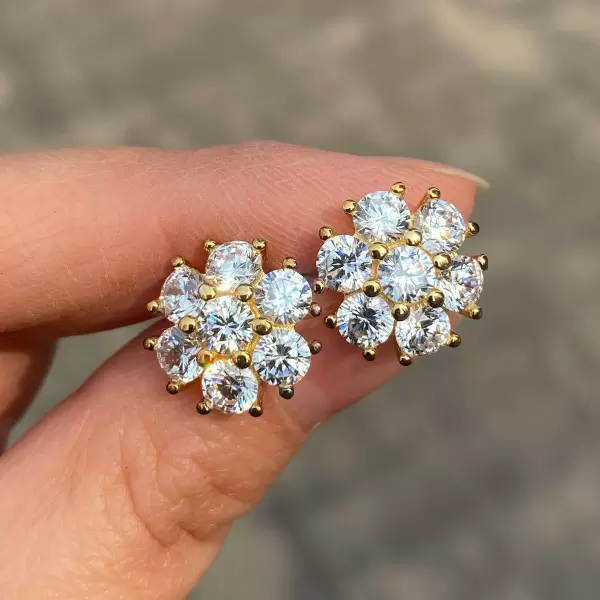 4ctw Flower Design Stud Earrings in Gold