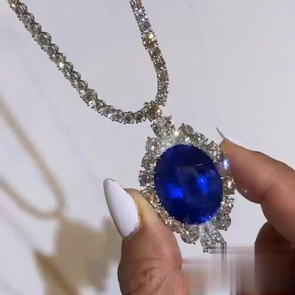 12.8ct Oval Cut Blue Sapphire Pendant Necklace