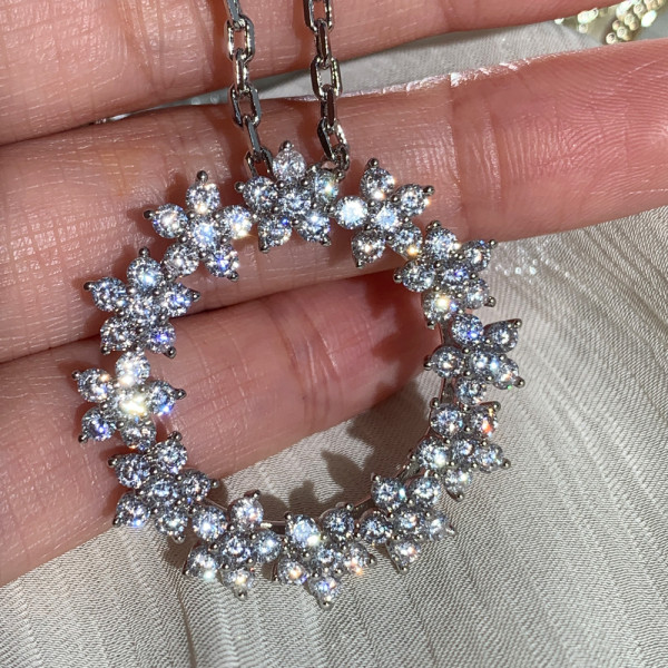 7.5ctw Round Cut Flower Design Garland Pendant Necklace