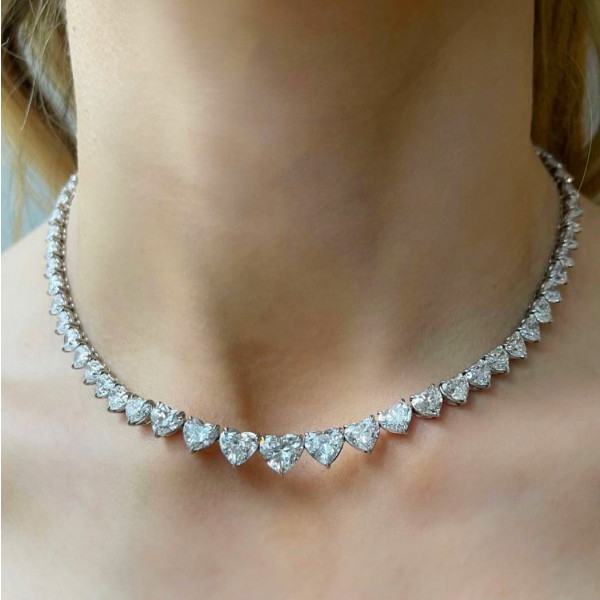 Gradient Size Heart Classic Tennis Necklace