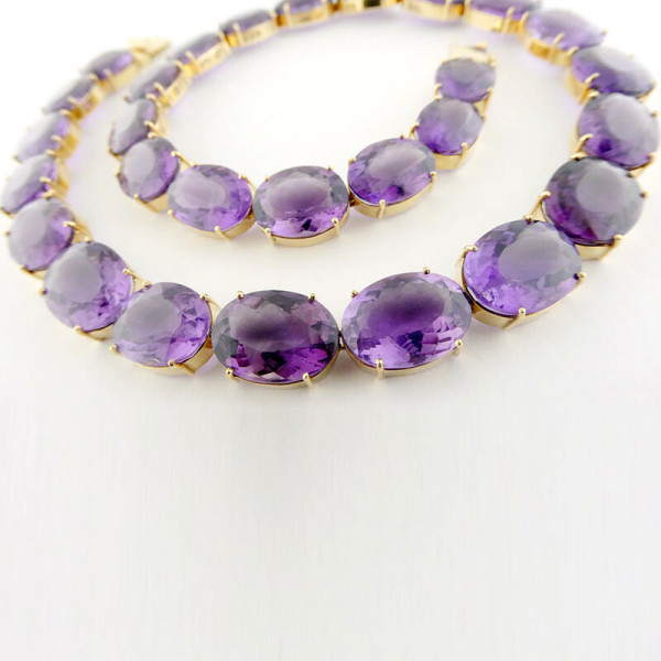 Oval Cut Amethyst Necklace in Gold