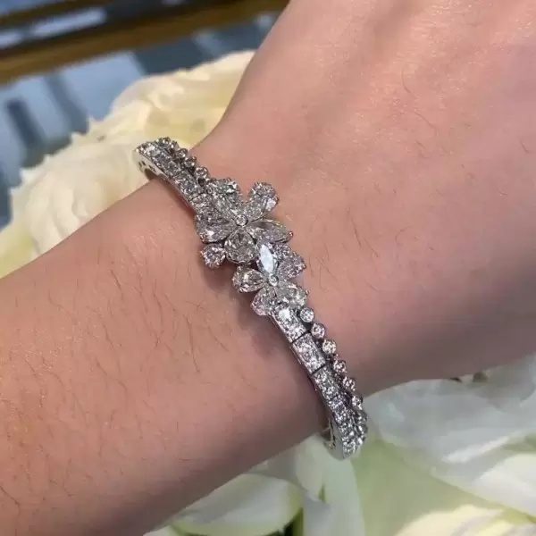 Fashion Lucky Flower Design Bracelet