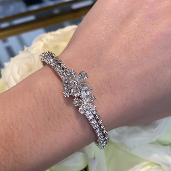 Fashion Lucky Flower Design Bracelet