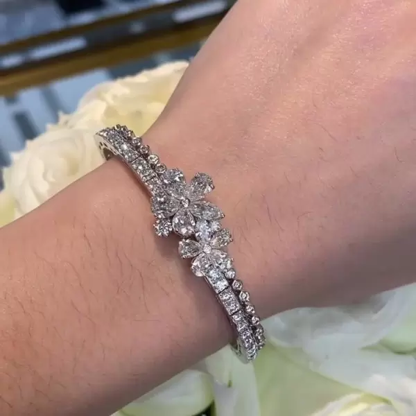 Fashion Lucky Flower Design Bracelet