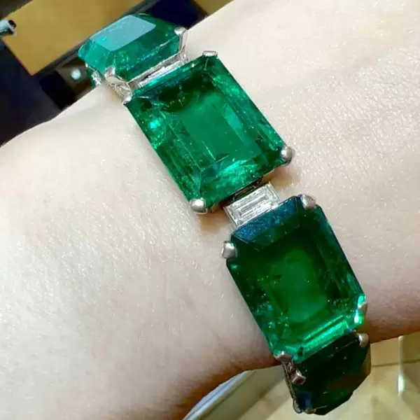 75ctw Gradient Size Emerald Statement Bracelet