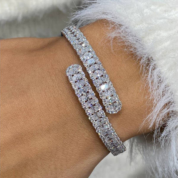7.5ctw Gradient Size Oval and Round Cut Bypass Bangle